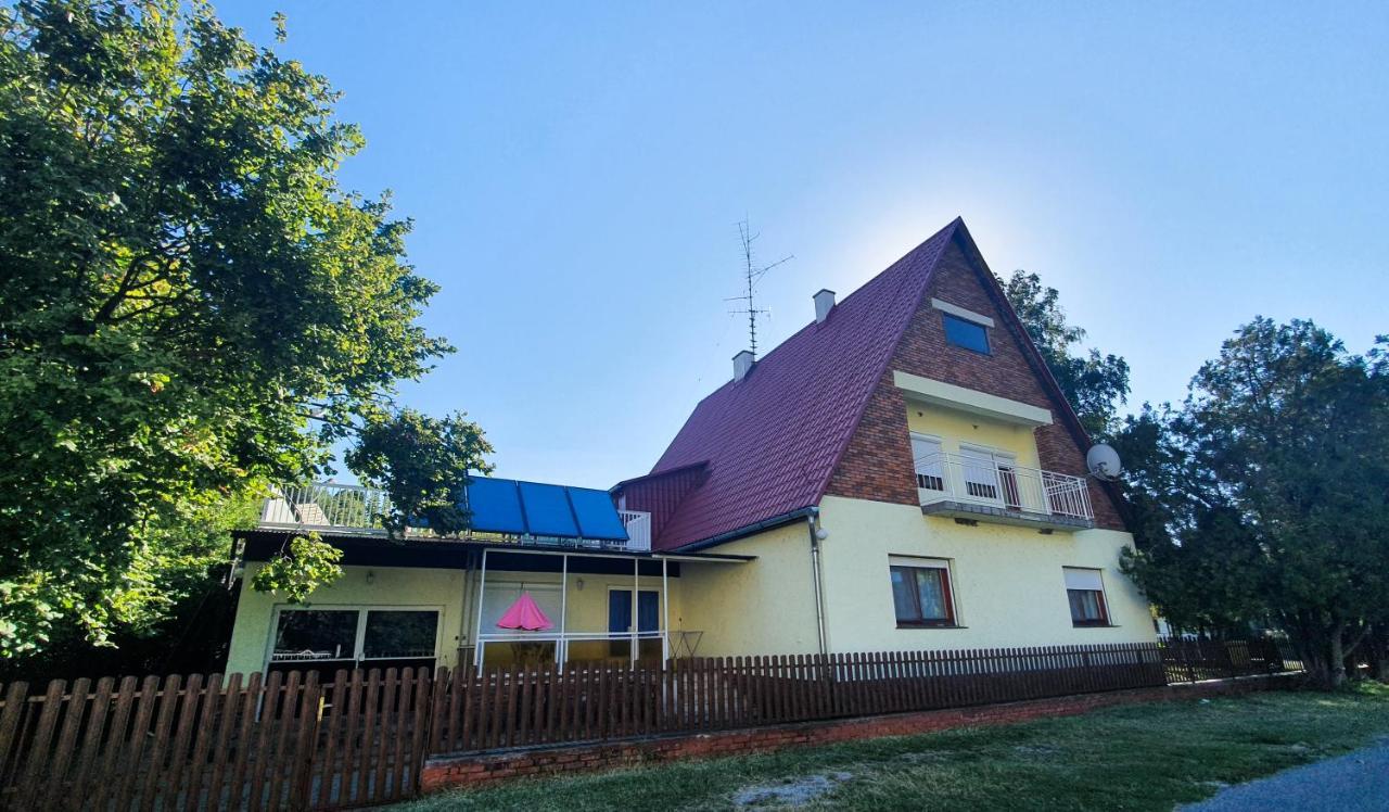 Zita Üdülőház Apartamento Balatonboglár Exterior foto