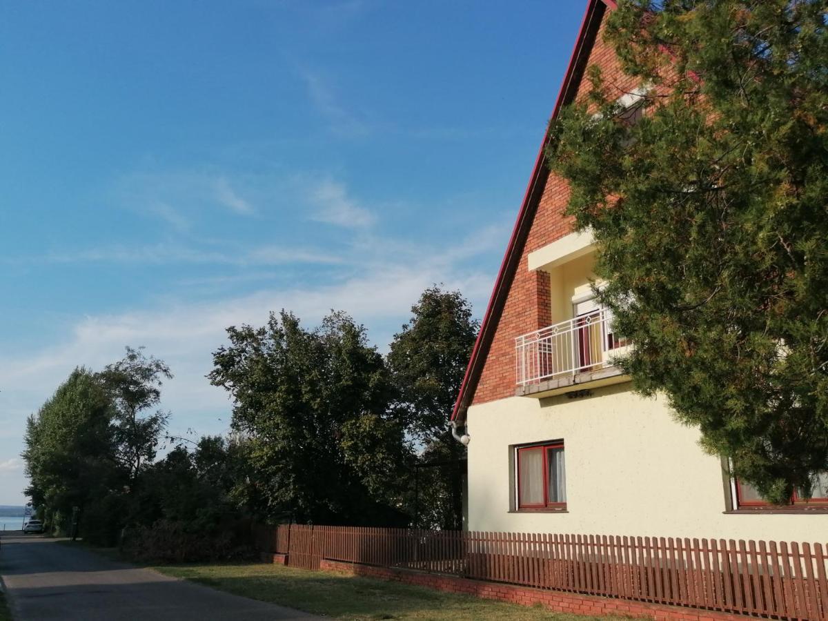 Zita Üdülőház Apartamento Balatonboglár Exterior foto